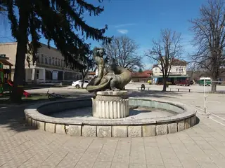 Фонтанът с войнът - с. Горна Росица