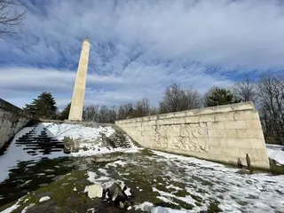 Парк и паметник обелиск - с.Топчийско