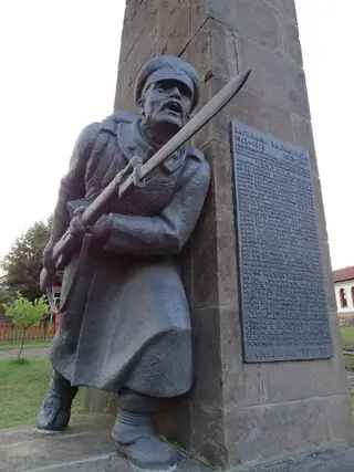 Паметник на Загиналите за Родината - с.Пчеларово