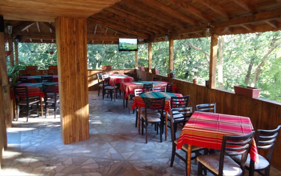 Хижа "Ахинора"