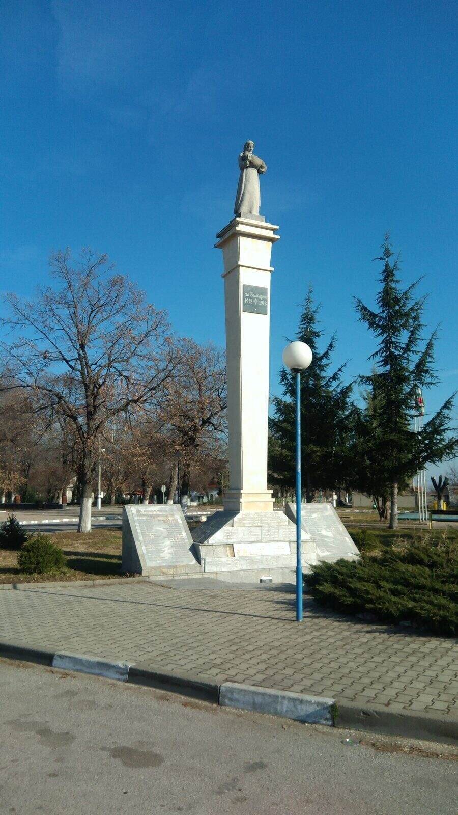 Паметник на "Българката-майка и войнишка вдовица" - с. Горски извор