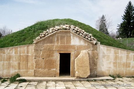 Тракийска гробница - Борово