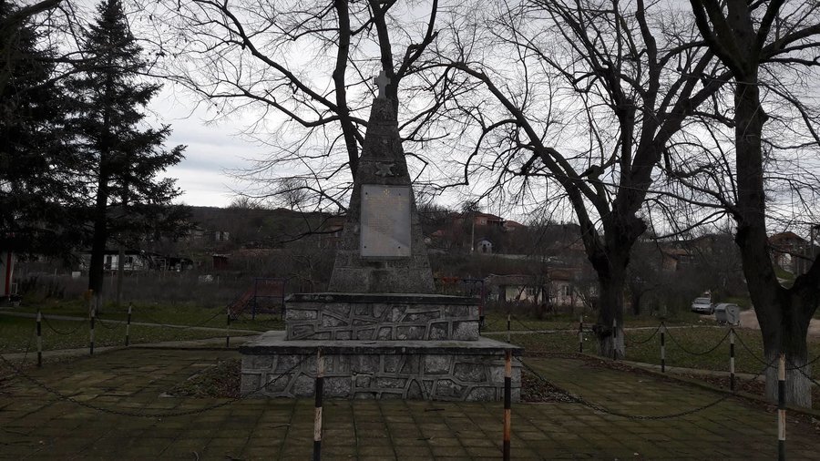 Военен паметник - с.Долище