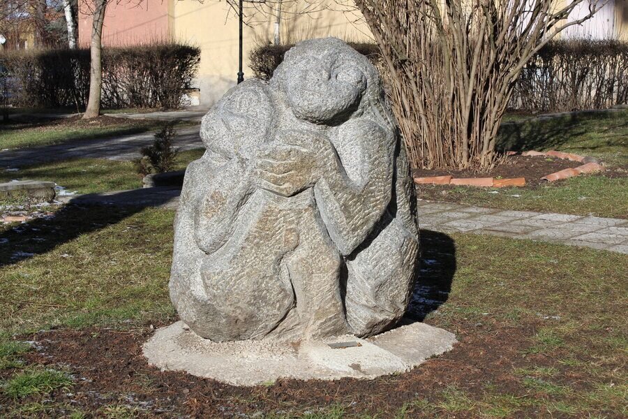 Скулптура "Легенда за Любаш" - Брезник