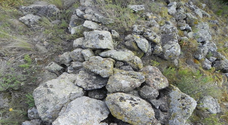 Тракийска крепост "Сечената скала" - Твърдица