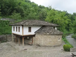 Църква "Свето Богоявление" с килийно училище - Габрово