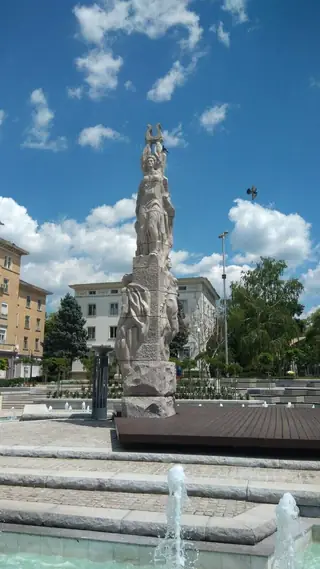 Монумент "Трите музи" - Димитровград