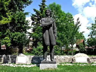 Паметник на Панайот Волов - Стрелча