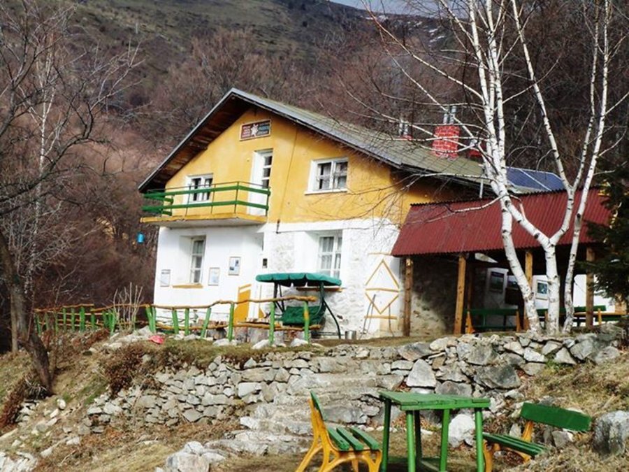 Хижа "Равнец"