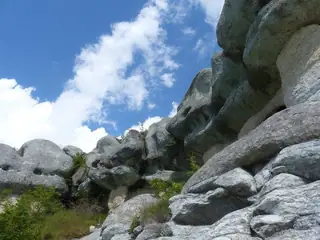 Скални гробници в масива "Ак кая" - Пчелари