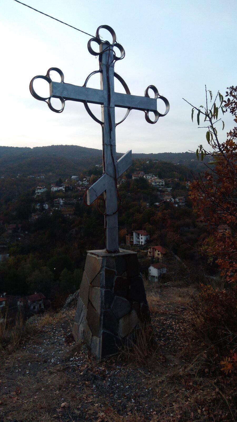 Християнски кръст - Храбрино