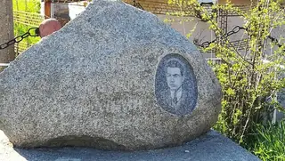 Паметник на Велин Стоянов Ангелов-Вельо - с.Велиново