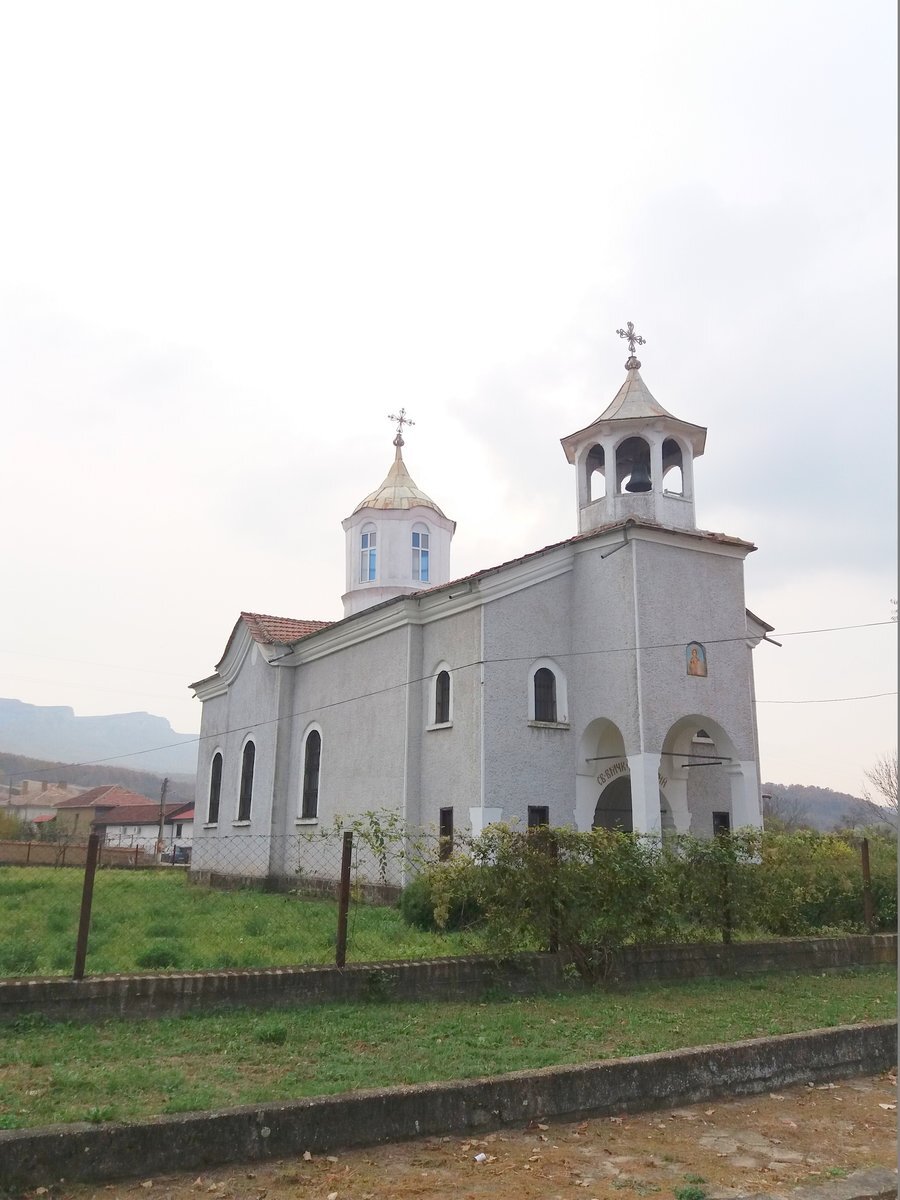 Църква "Св. вмчк Димитрий" -с. Яворец