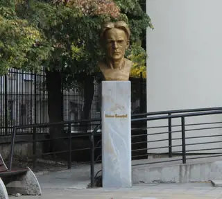 Паметник на Никола Вапцаров - Бобов дол