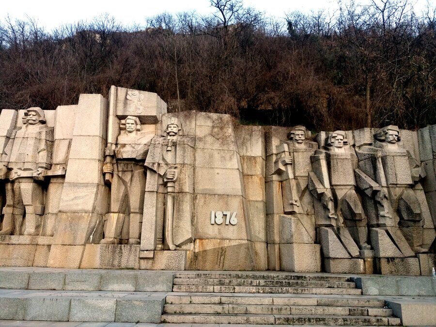 Паметник в чест на загиналите във Априлското въстание - Ловеч