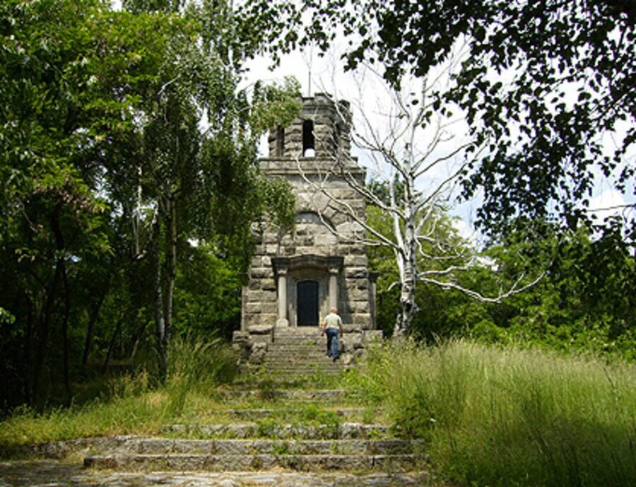 Паметник-костница на Александър Стамболийски - Славовица