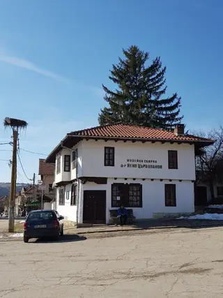 Къща музей на д-р Нено Цървуланов – с.Добромирка