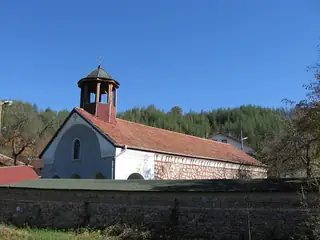 Църква "Св. Харалампий" и килийно училище - Лобош