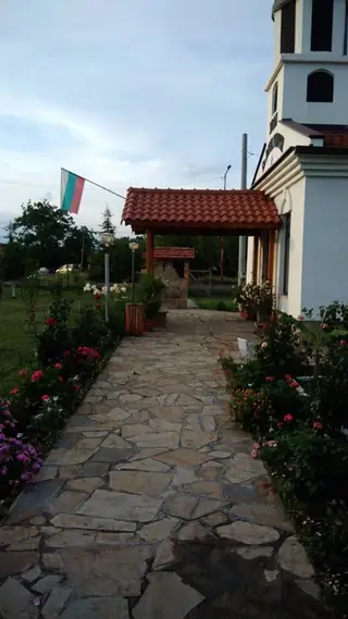 Храм "Св. вмчк Георги" -  с.Могила