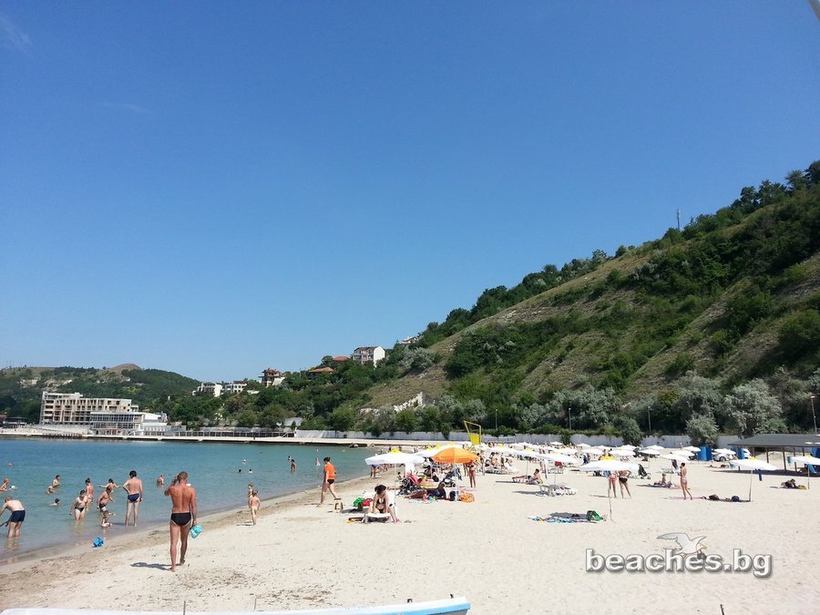 Централен плаж - Каварна