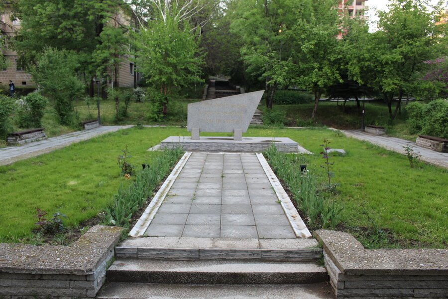 Антифашистки паметник - Бобов дол