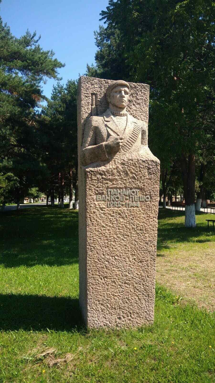 Паметник на Панайот Банков-Пешо - с.Голям поровец