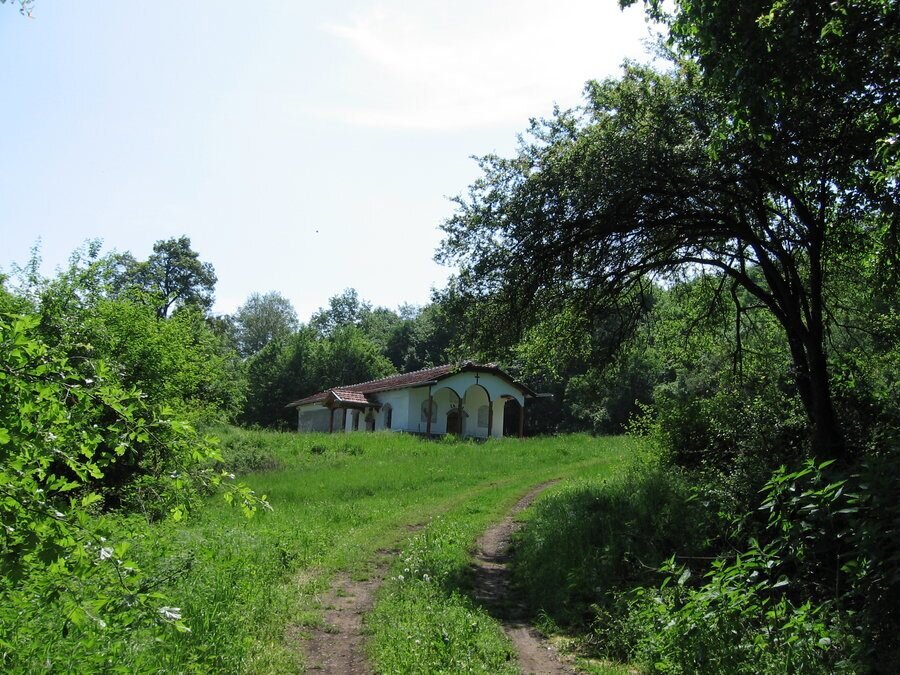 Изворски манастир "Св. Св. Петър и Павел" - Извор