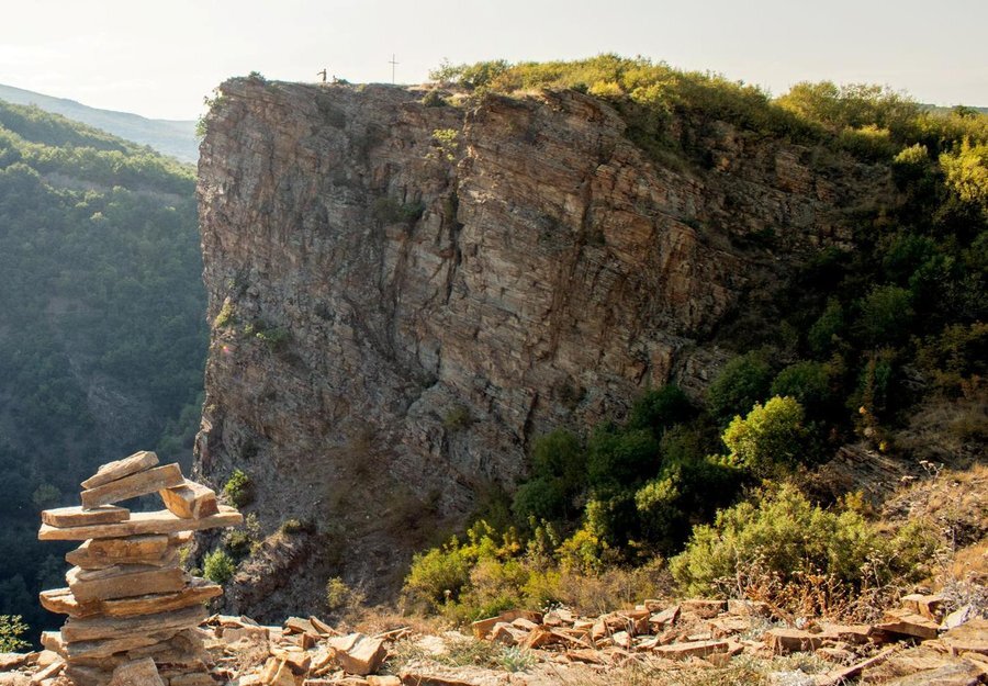 "Момина скала" - Храбрино